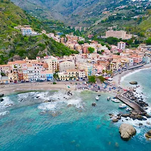 Hostal House, Giardini-Naxos